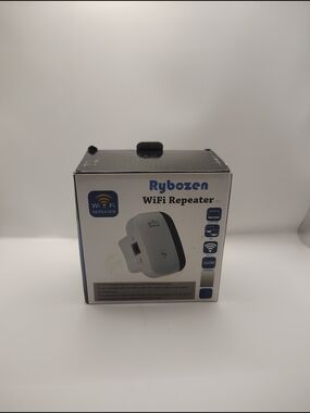 White WiFi Repeater - Dual-Band Signal Extender
